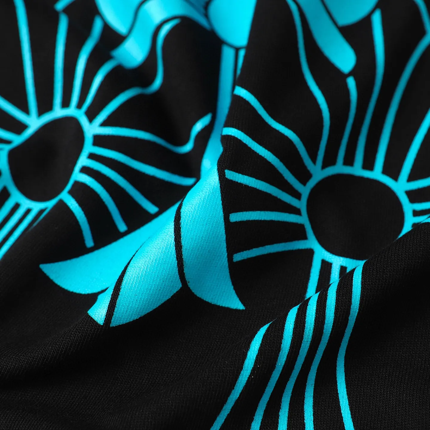 🅿️🅿️170 Chrome hearte/Chrome heart ch 25ss early spring new Sanskrit printed short-sleeved T-shirt. A must-have item for daily commuting for men and women in light luxury. The correct version is welcome to compare. Detailed features: ·280 grams of 100% pure cotton double yarn jersey fabric. ·Custom dyed in the same cylinder, special thickened 32 pieces of double-strand 1x1 thread. ·Double-needle cross-stitch technology. ·Original main mark washed hangtag. Color: black white Size: XS-L